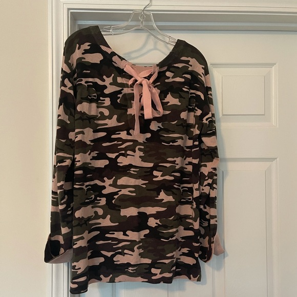 Sanctuary Camo Sweater - Picture 2 of 2